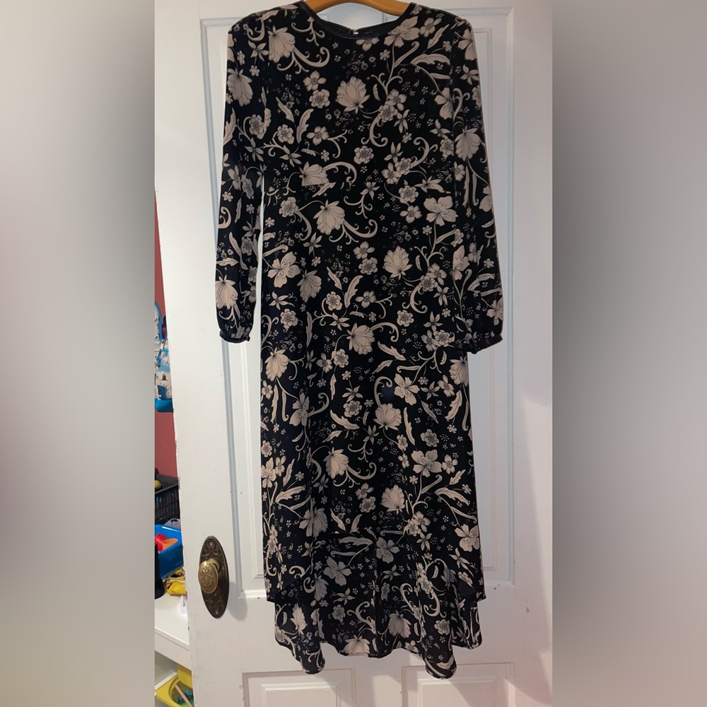 Floral, long sleeve dress with chic fit and sex and  the city vibes